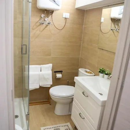 Domus Ursino Comfort דירה *